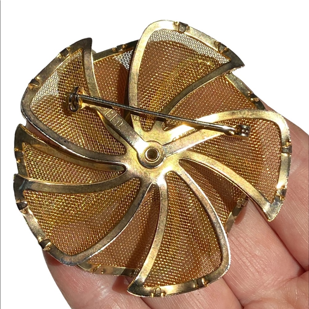2.5” Vintage Mesh Goldtone Flower Brooch - Picture 7 of 9